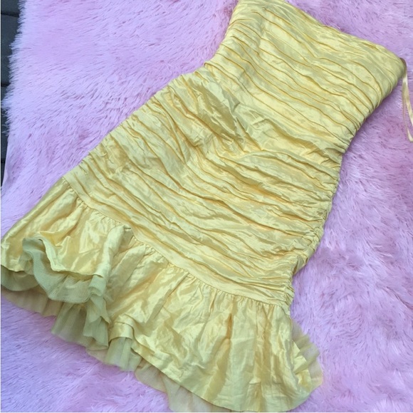 BCBGMAXAZRIA sunny yellow ruched and ruffle strapless mini size 2 - Picture 6 of 6